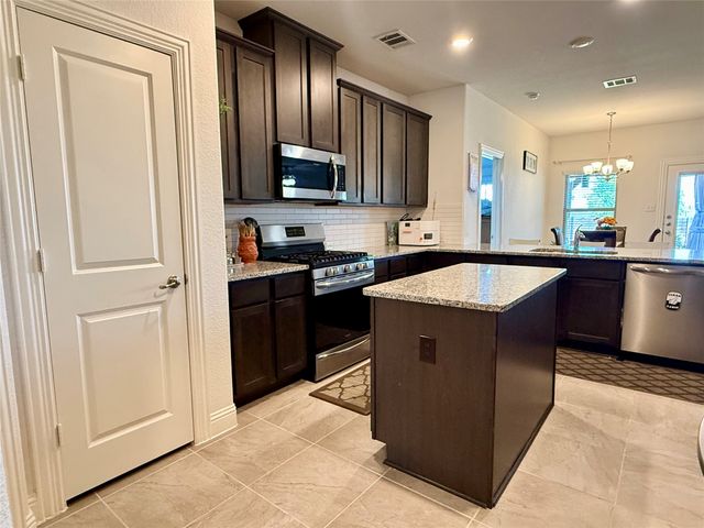 2704 Ainsworth Road, Aubrey, TX 76227