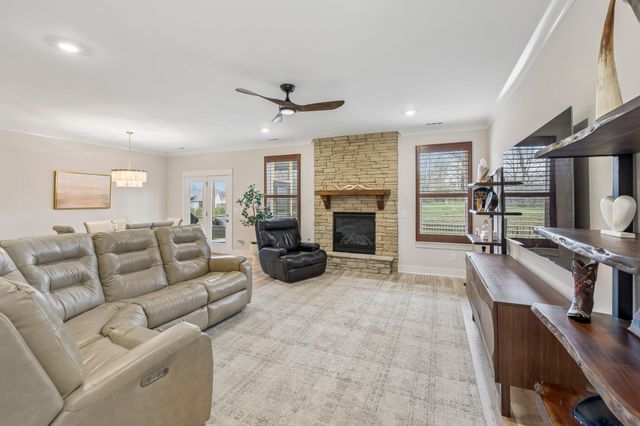 837 Odell Dr, White House, TN 37188