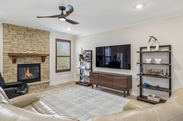 837 Odell Dr, White House, TN 37188