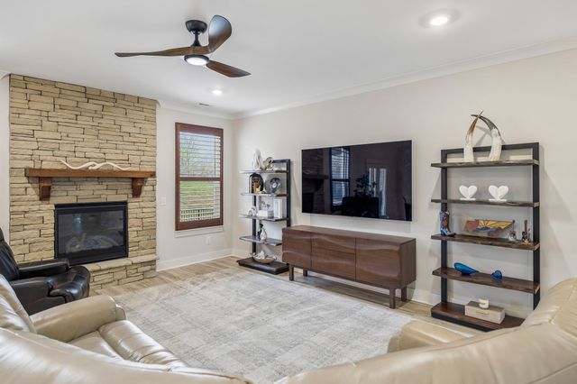 837 Odell Dr, White House, TN 37188