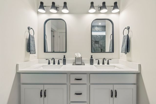 837 Odell Dr, White House, TN 37188