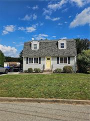 12 Longbow Drive, West Warwick, RI 02893