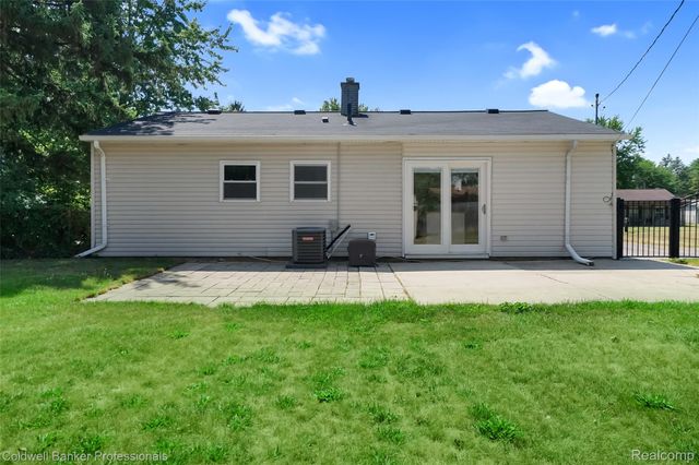 2436 Toby Road, Orion Charter Township, MI 48359