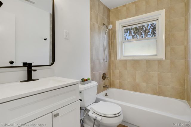 2436 Toby Road, Orion Charter Township, MI 48359