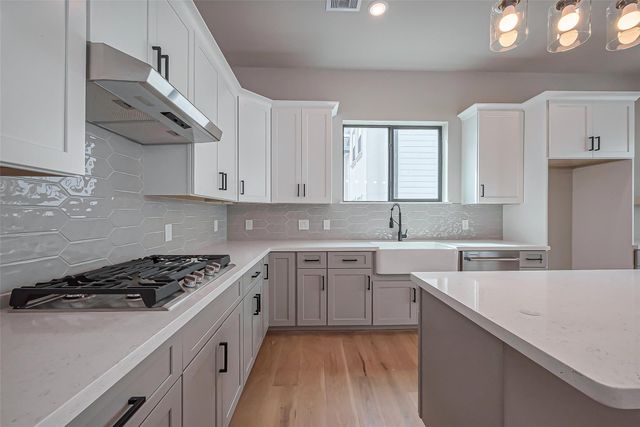 1222 W 24th Street D, Houston, TX 77008