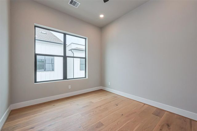 1222 W 24th Street D, Houston, TX 77008