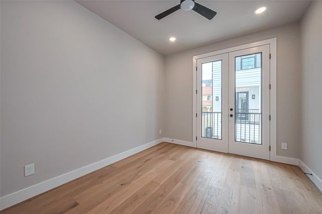 1222 W 24th Street D, Houston, TX 77008