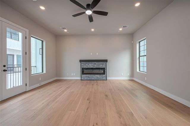 1222 W 24th Street D, Houston, TX 77008