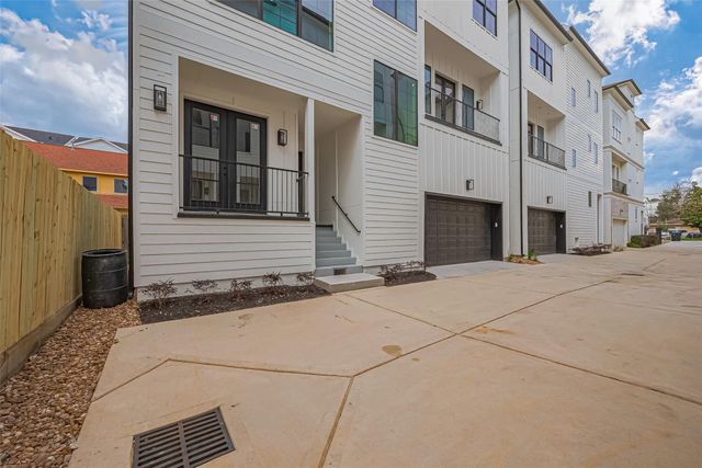 1222 W 24th Street D, Houston, TX 77008