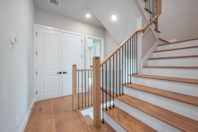 1222 W 24th Street D, Houston, TX 77008