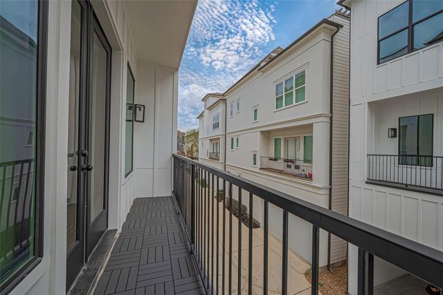 1222 W 24th Street D, Houston, TX 77008
