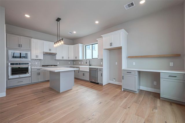 1222 W 24th Street D, Houston, TX 77008