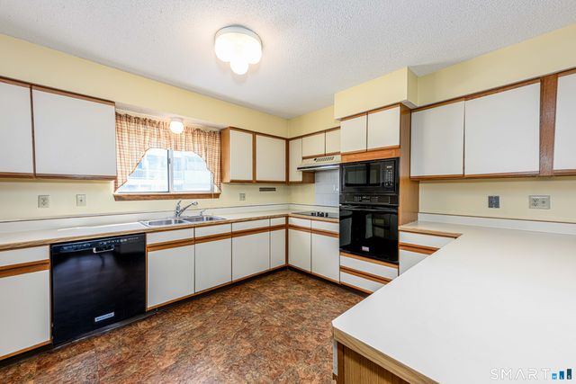 109 Staffordshire Commons Drive 109, Wallingford, CT 06492