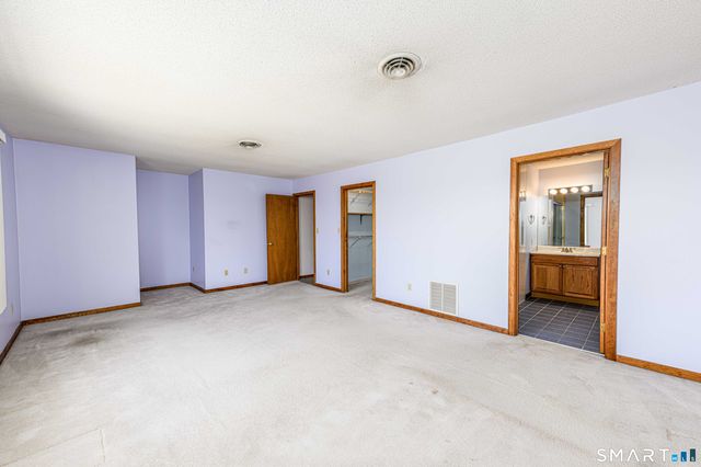 109 Staffordshire Commons Drive 109, Wallingford, CT 06492