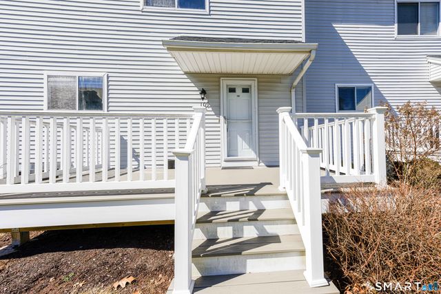 109 Staffordshire Commons Drive 109, Wallingford, CT 06492