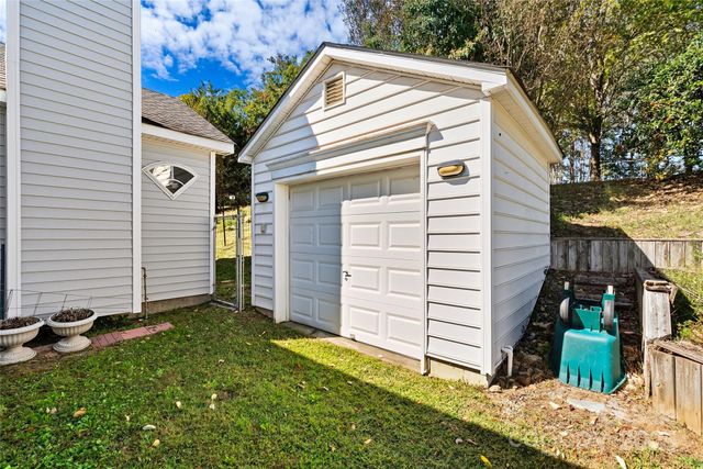 2561 Governors Pointe Court NE, Concord, NC 28025