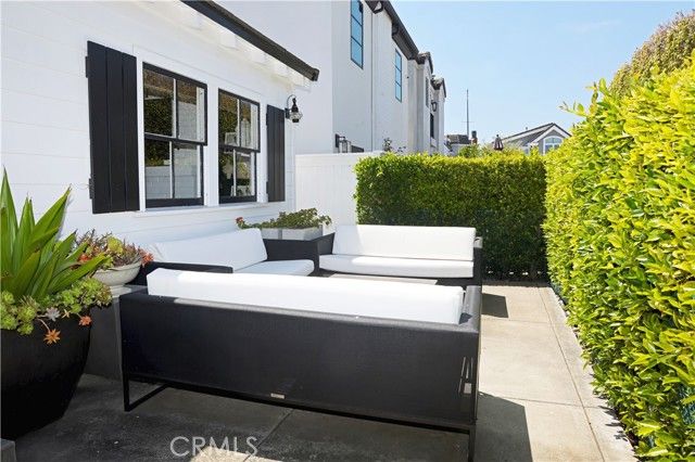 105 Via Ravenna, Newport Beach, CA 92663