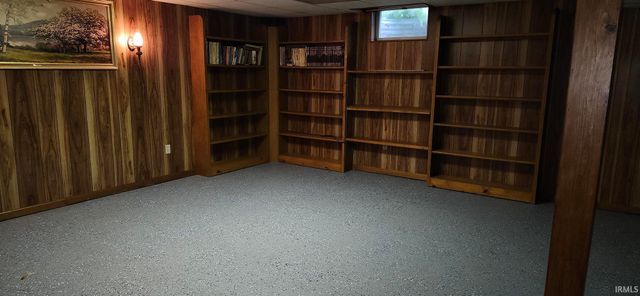 56527 Woodbine Lane, Elkhart, IN 46516