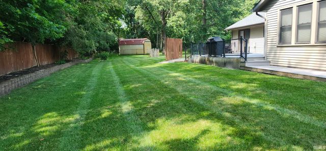 56527 Woodbine Lane, Elkhart, IN 46516