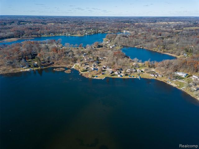 2146 Webster Park Drive, Howell, MI 48843