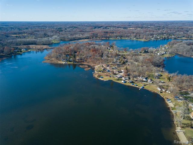 2146 Webster Park Drive, Howell, MI 48843