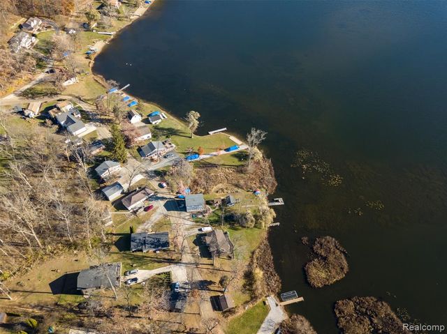 2146 Webster Park Drive, Howell, MI 48843