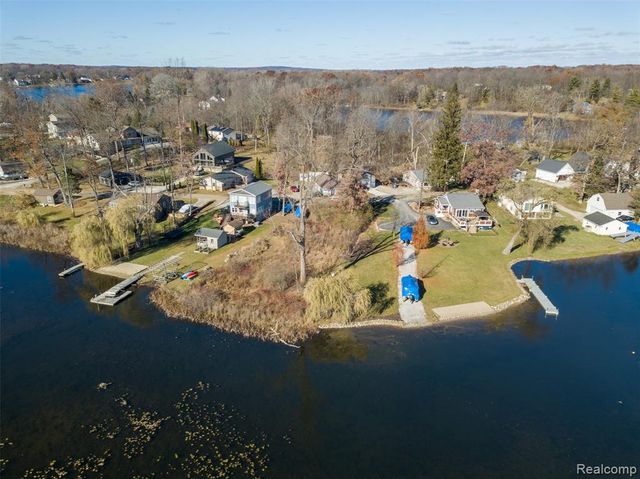 2146 Webster Park Drive, Howell, MI 48843