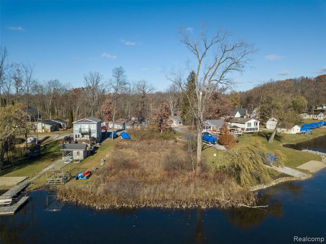 2146 Webster Park Drive, Howell, MI 48843