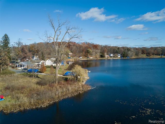 2146 Webster Park Drive, Howell, MI 48843