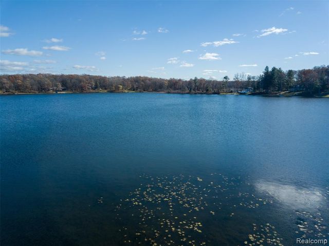 2146 Webster Park Drive, Howell, MI 48843