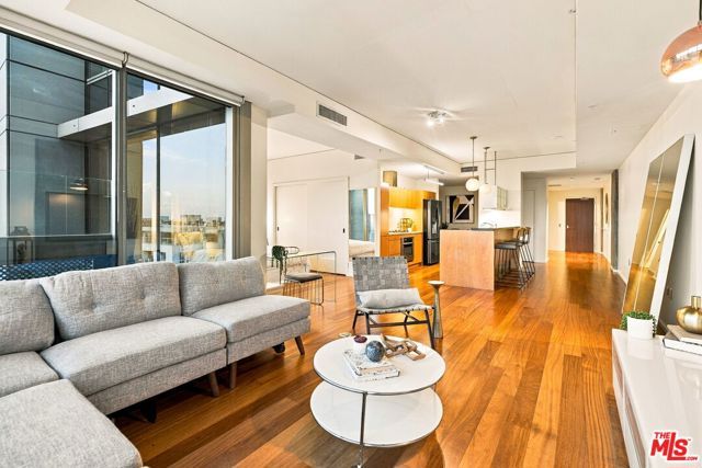 1155 S Grand Avenue 905, Los Angeles, CA 90015