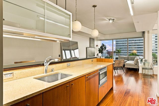 1155 S Grand Avenue 905, Los Angeles, CA 90015