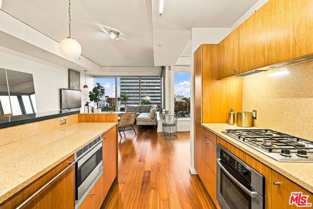 1155 S Grand Avenue 905, Los Angeles, CA 90015