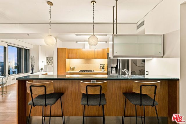 1155 S Grand Avenue 905, Los Angeles, CA 90015
