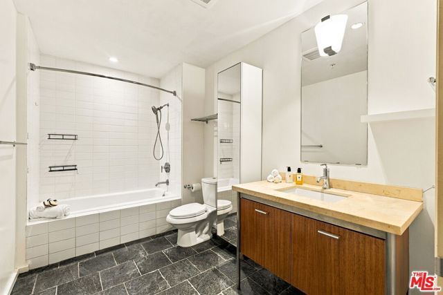 1155 S Grand Avenue 905, Los Angeles, CA 90015