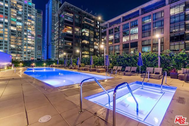 1155 S Grand Avenue 905, Los Angeles, CA 90015