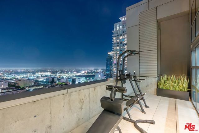 1155 S Grand Avenue 905, Los Angeles, CA 90015