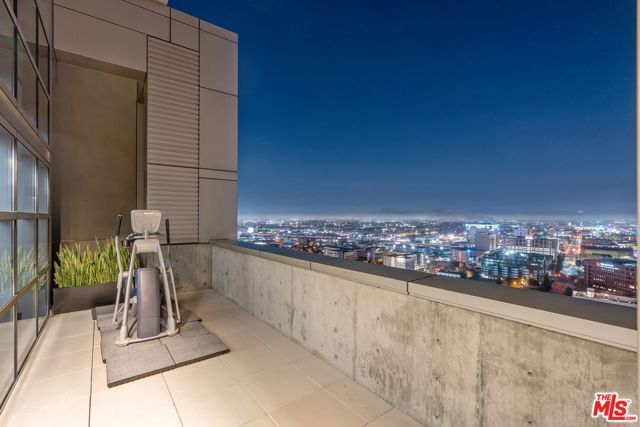 1155 S Grand Avenue 905, Los Angeles, CA 90015