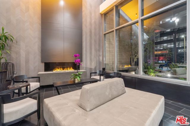1155 S Grand Avenue 905, Los Angeles, CA 90015