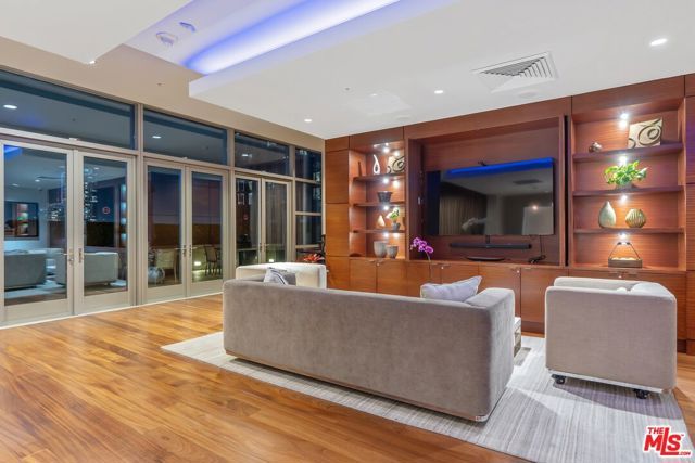 1155 S Grand Avenue 905, Los Angeles, CA 90015