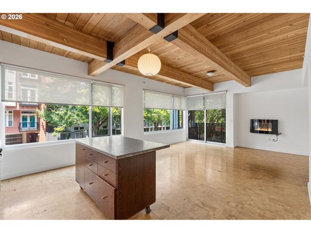 2538 Nw THURMAN St 202, Portland, OR 97210