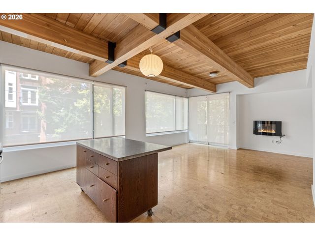 2538 Nw THURMAN St 202, Portland, OR 97210