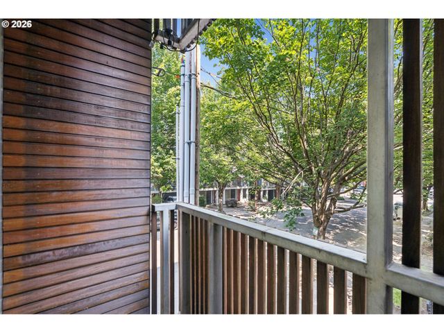 2538 Nw THURMAN St 202, Portland, OR 97210