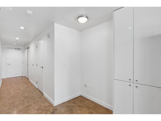 2538 Nw THURMAN St 202, Portland, OR 97210