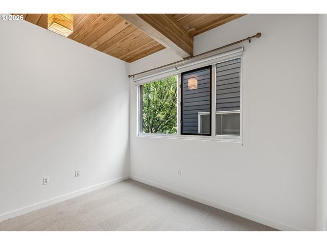 2538 Nw THURMAN St 202, Portland, OR 97210