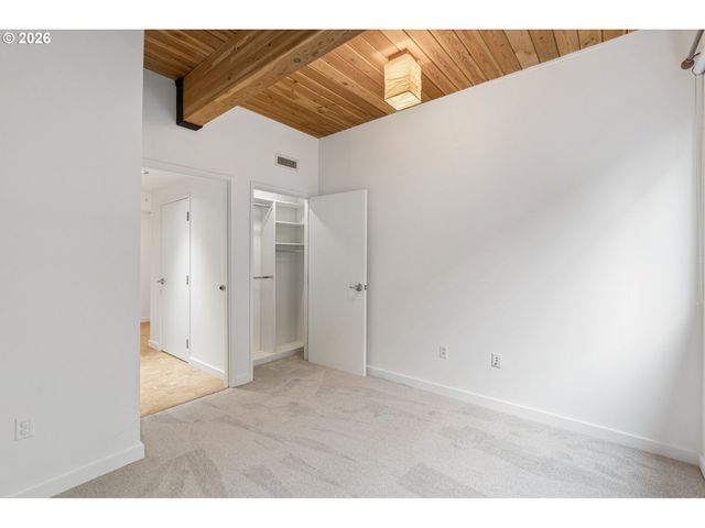 2538 Nw THURMAN St 202, Portland, OR 97210