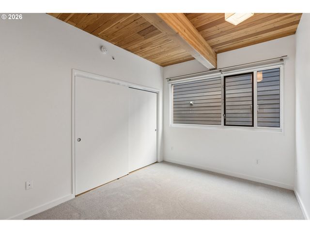 2538 Nw THURMAN St 202, Portland, OR 97210