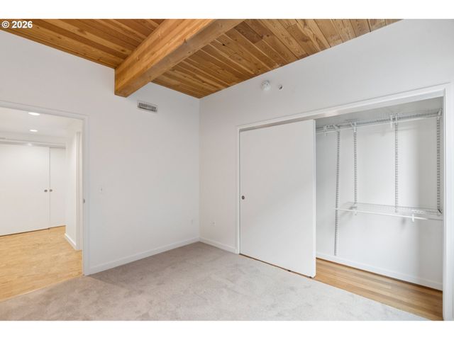 2538 Nw THURMAN St 202, Portland, OR 97210