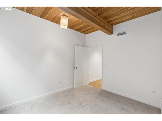 2538 Nw THURMAN St 202, Portland, OR 97210
