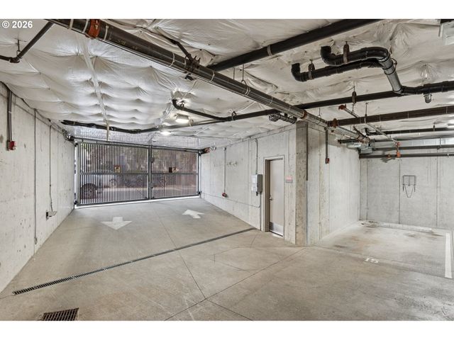 2538 Nw THURMAN St 202, Portland, OR 97210